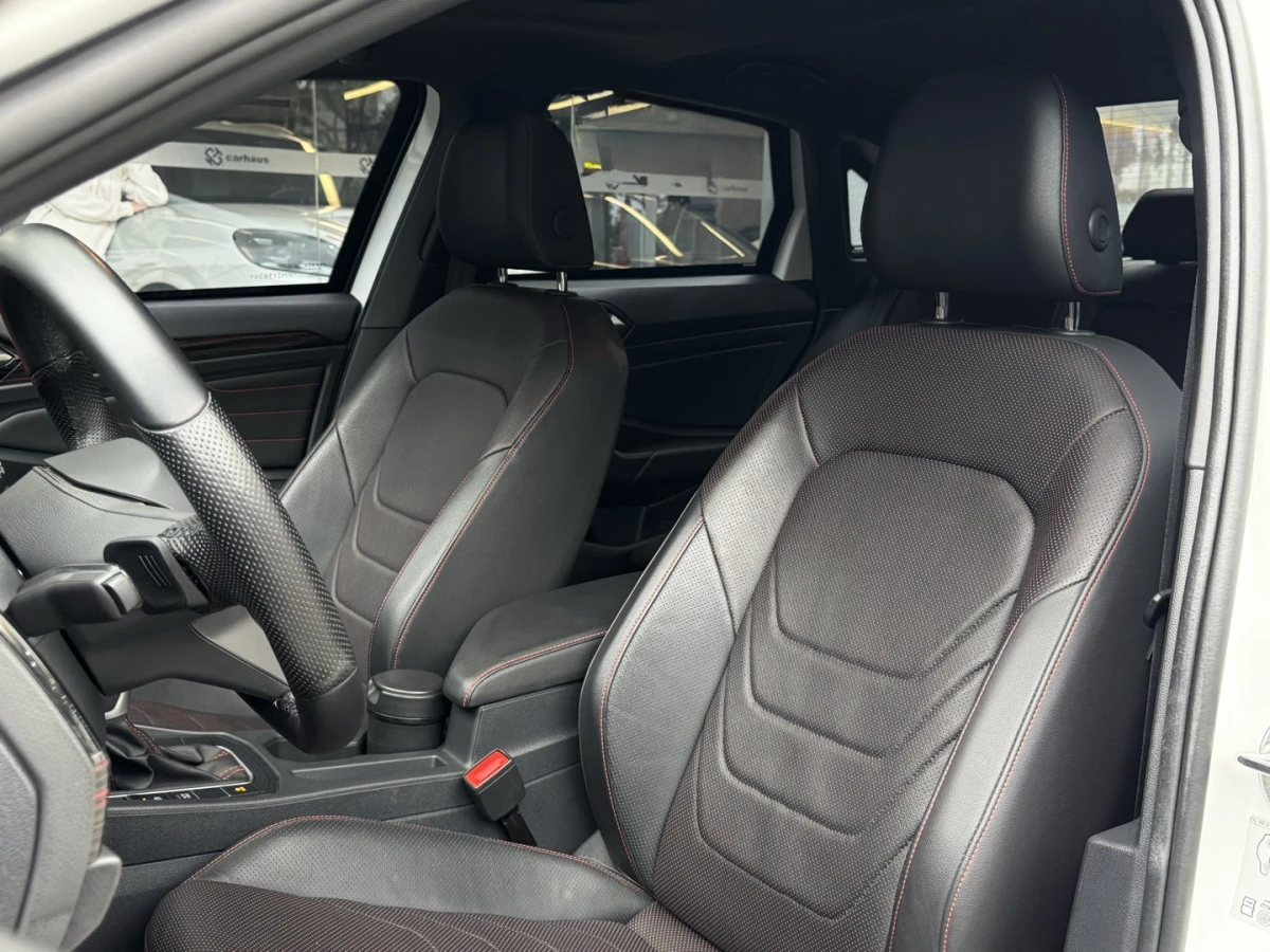 Volkswagen Jetta — foto 11