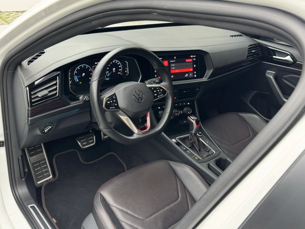 Volkswagen Jetta — foto 12