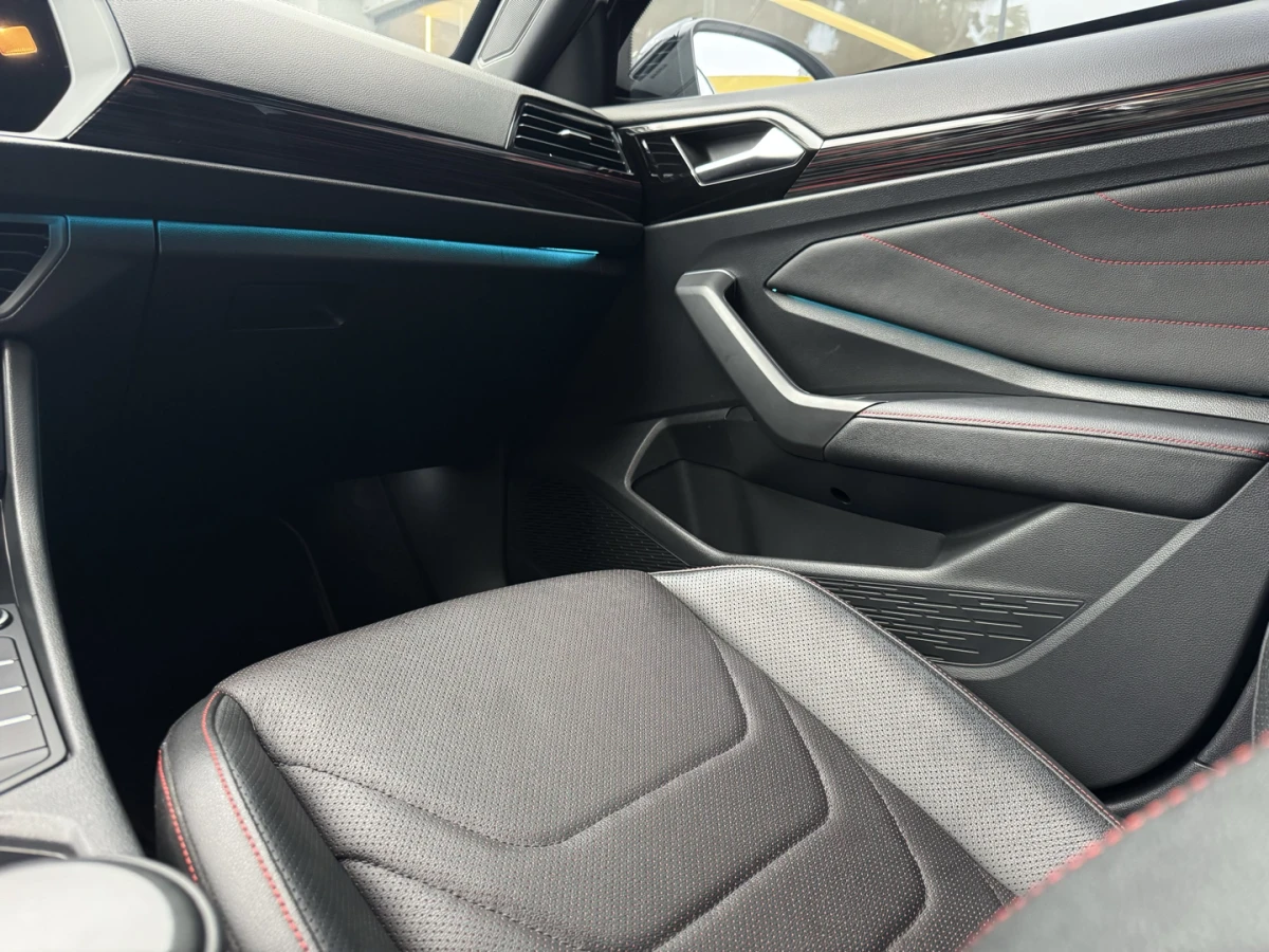 Volkswagen Jetta — foto 17