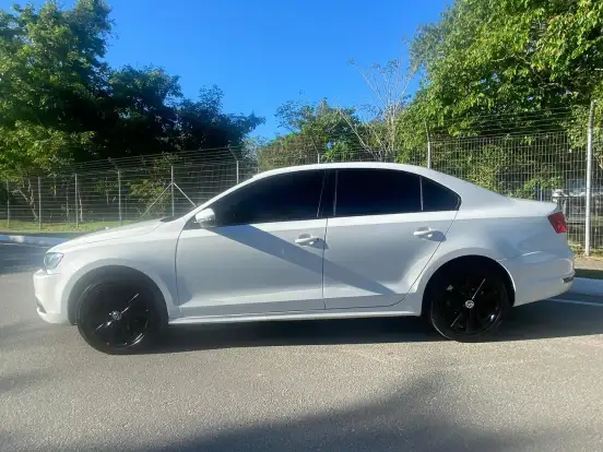 VOLKSWAGEN-JETTA-2013
