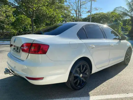 VOLKSWAGEN-JETTA-2013