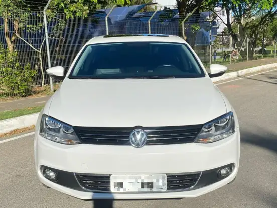 VOLKSWAGEN-JETTA-2013