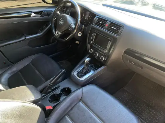 VOLKSWAGEN-JETTA-2.0 COMFORTLINE FLEX 4P TIPTRONIC VOLKSWAGEN-JETTA-2013