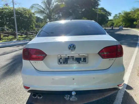 VOLKSWAGEN-JETTA-2013