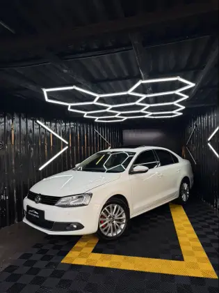 VOLKSWAGEN JETTA 2.0 TSI HIGHLINE 200CV GASOLINA 4P TIPTRONIC VOLKSWAGEN JETTA 2.0 TSI HIGHLINE 200CV GASOLINA 4P TIPTRONIC