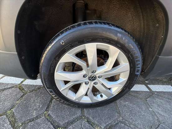 VOLKSWAGEN-TAOS-2022