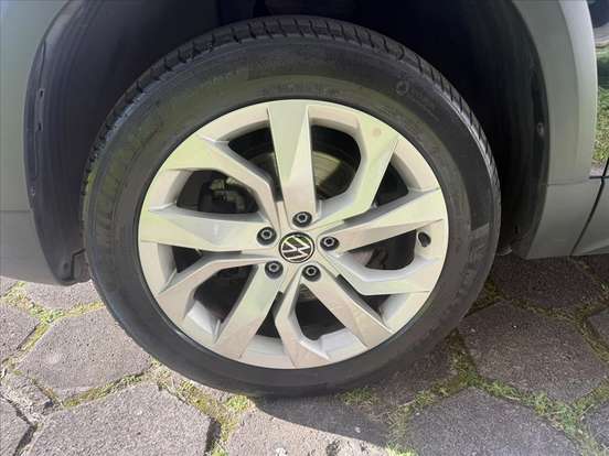 VOLKSWAGEN-TAOS-2022
