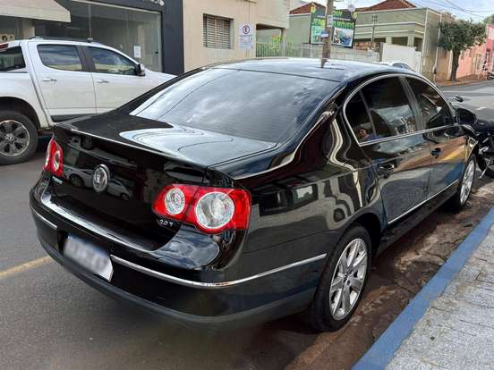 VOLKSWAGEN-PASSAT-2010