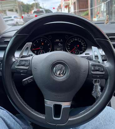 VOLKSWAGEN-PASSAT-2010