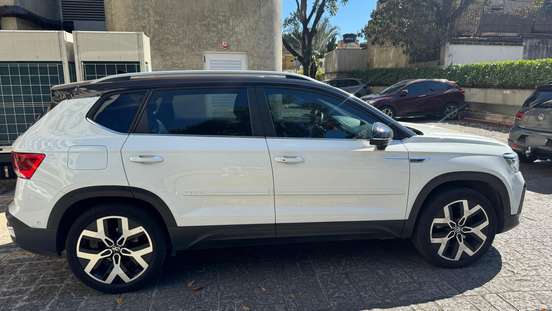 VOLKSWAGEN-TAOS-2023