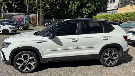VOLKSWAGEN-TAOS-2023