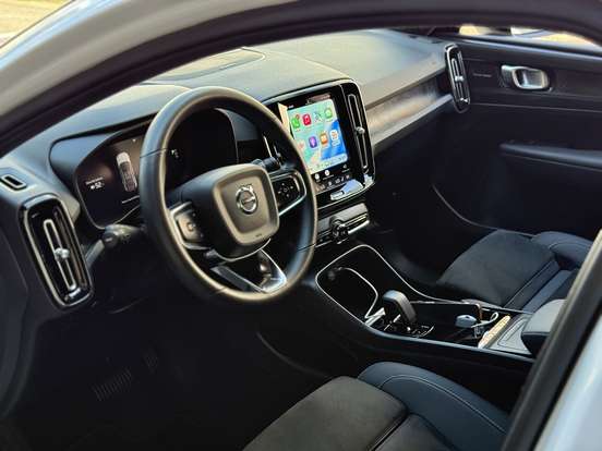 VOLVO-C40-2022