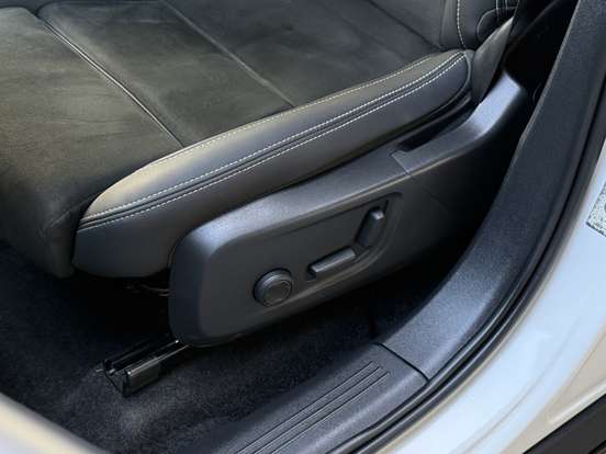 VOLVO-C40-2022