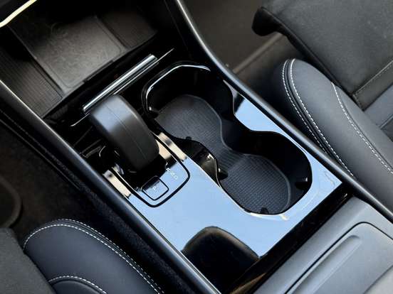 VOLVO-C40-2022