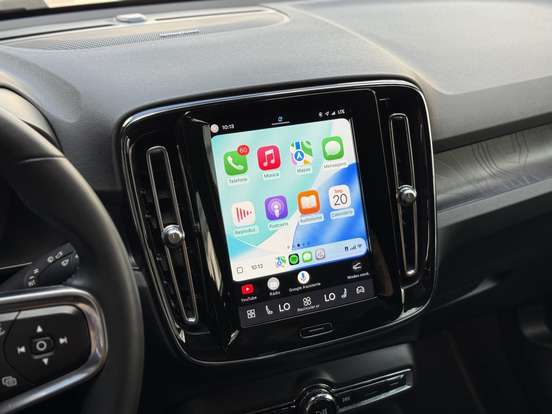 VOLVO-C40-2022