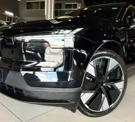 VOLVO-EX30-2024