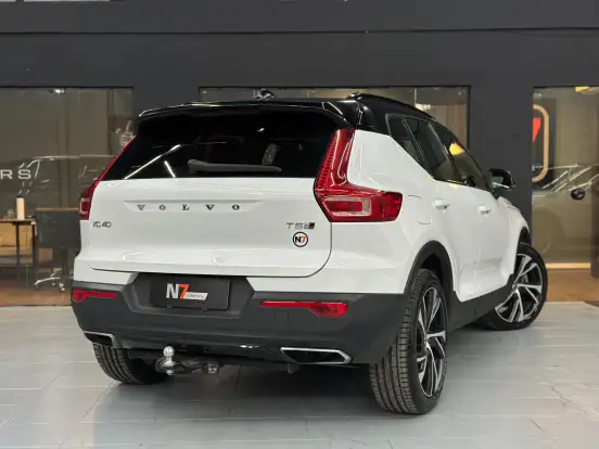VOLVO-XC40-2019