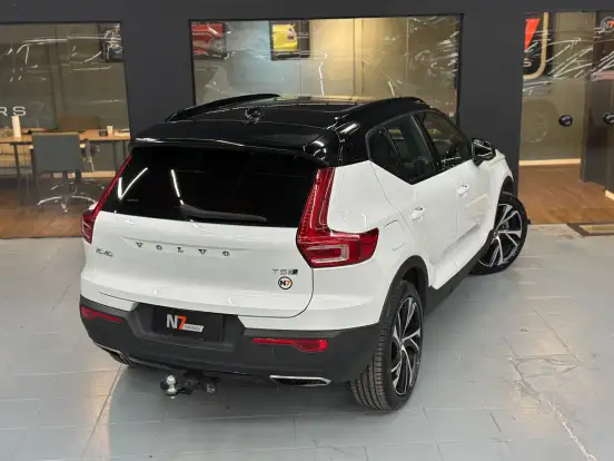 VOLVO-XC40-2019