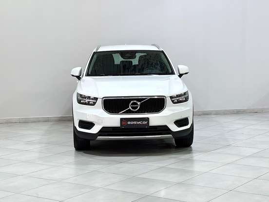 VOLVO-XC40-2020