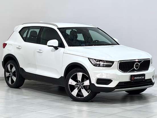 VOLVO-XC40-2020