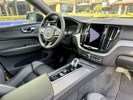VOLVO-XC60-2022
