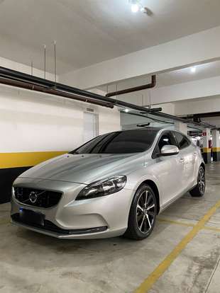 VOLVO-V40-2016