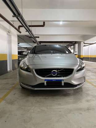 VOLVO-V40-2016