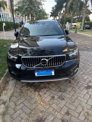 VOLVO-XC40-2020