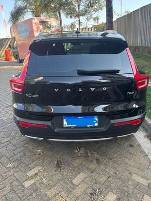VOLVO-XC40-2020
