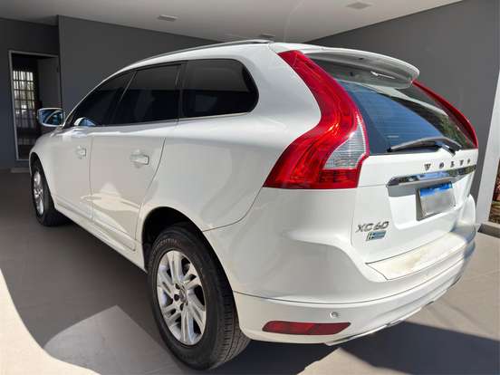 VOLVO-XC60-2016
