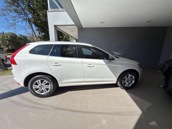 VOLVO-XC60-2016