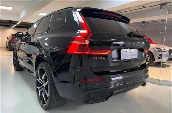 VOLVO-XC60-2023