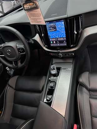 VOLVO-XC60-2023