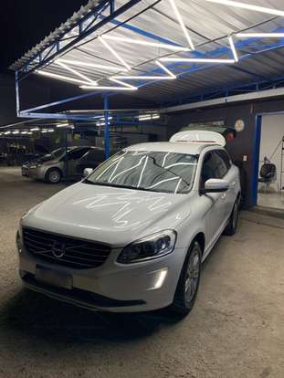 VOLVO-XC60-2.4 D5 KINETIC DIESEL AWD 4P AUTOMÁTICO VOLVO-XC60-2017