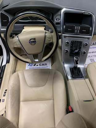 VOLVO-XC60-2017
