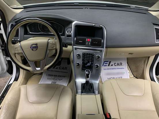 VOLVO-XC60-2.4 D5 KINETIC DIESEL AWD 4P AUTOMÁTICO VOLVO-XC60-2017