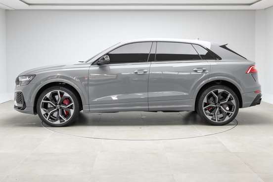 AUDI-RS Q8-2022