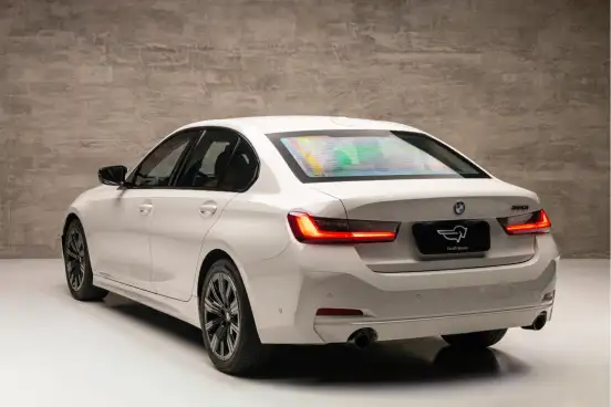 BMW-320i-2022