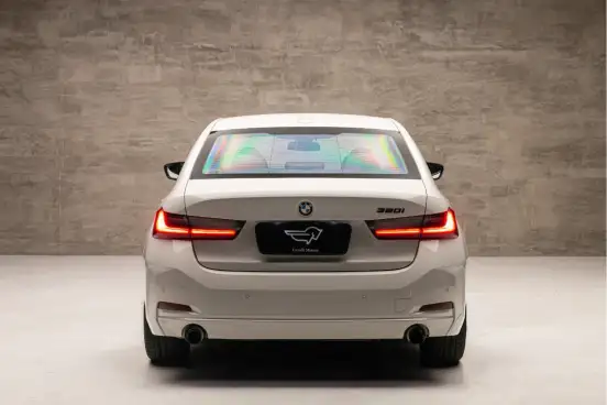 BMW-320i-2022