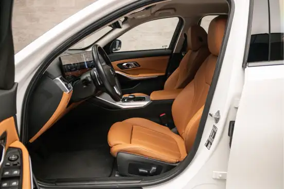 BMW-320i-2022