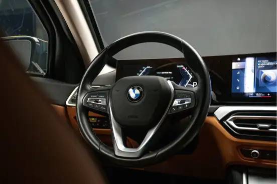 BMW-320i-2022