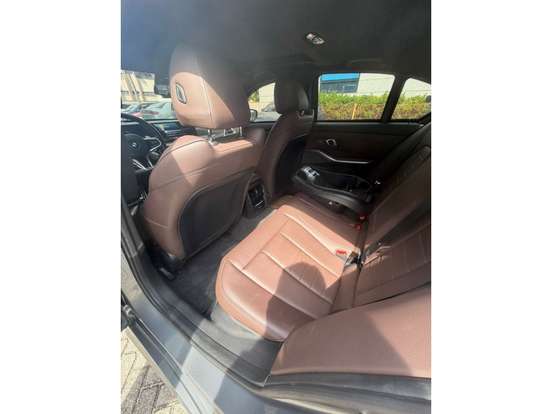 BMW-320i-2025
