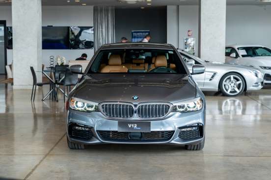 BMW-530e-2019