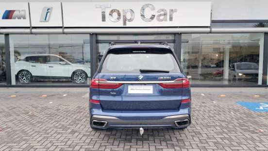 BMW-X7-2021