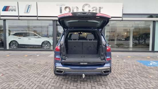BMW-X7-2021