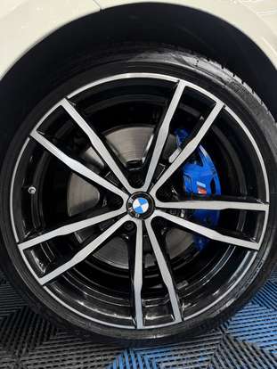 BMW-320i-2023