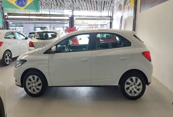 CHEVROLET-ONIX-2015