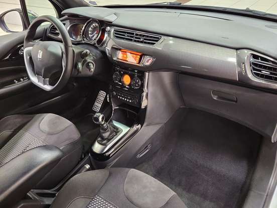 CITROËN-DS3-2012