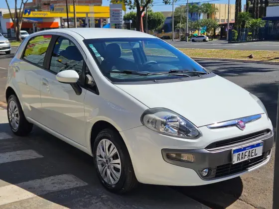 FIAT PUNTO 1.6 ESSENCE 16V FLEX 4P MANUAL FIAT PUNTO 1.6 ESSENCE 16V FLEX 4P MANUAL