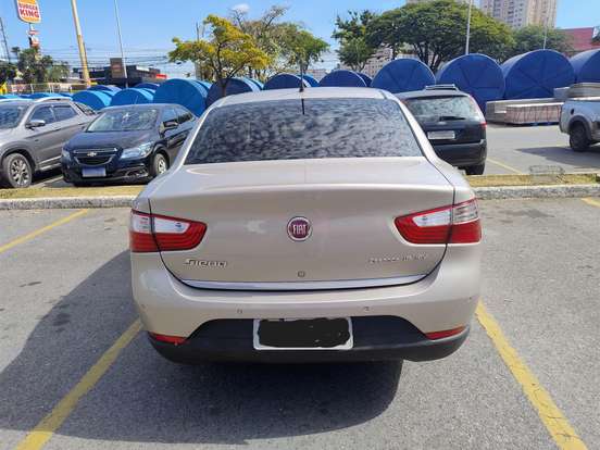 FIAT-GRAND SIENA-1.6 MPI ESSENCE 16V FLEX 4P MANUAL FIAT-GRAND SIENA-2014